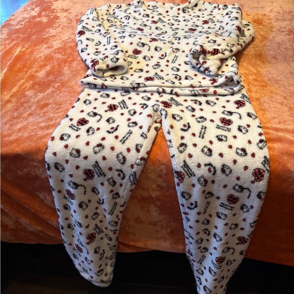 Cozy Hello Kitty Printed Pajama Set